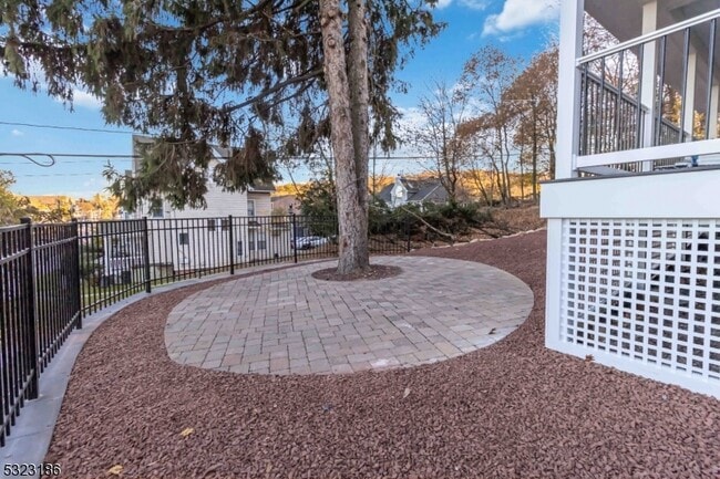 Building Photo - 140 Washington St