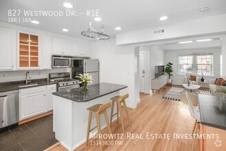 Building Photo - 827 Westwood Dr