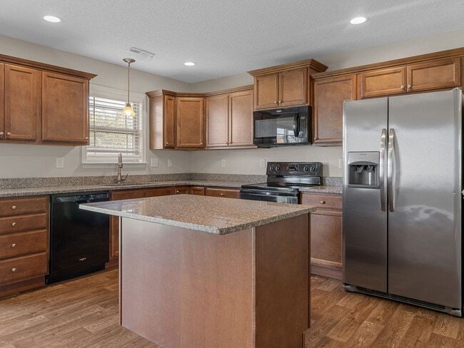 Building Photo - 3BR/2BA Inman Gem with Pool Access & Firep...