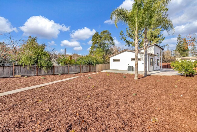 Building Photo - BRAND NEW 2 BED, 1 BATH WITH HUGE YARD AND...