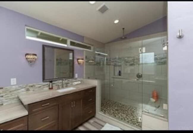 Building Photo - Beautiful 4BD Home in BAY PARK with Attach...
