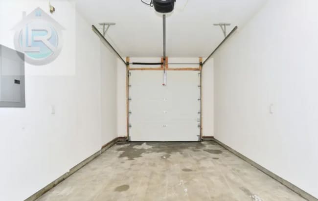 Building Photo - 330 Park Way