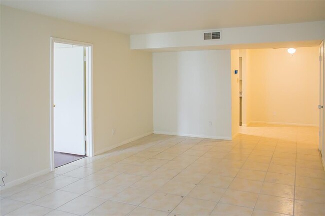 Building Photo - 6606 De Moss Dr