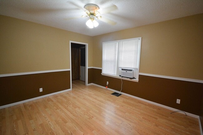 Building Photo - Adorable Austin home on corner lot with 2-car garage!