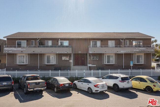 Building Photo - 941 Elm Ave