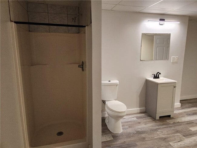 Basement full bath - 922 Sweetwater Way