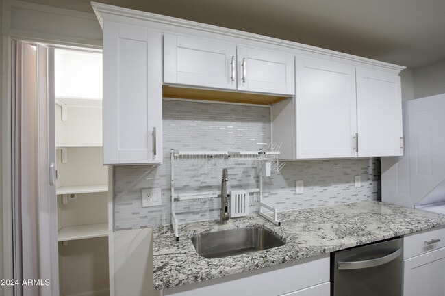 Building Photo - 5929 W Nancy Rd