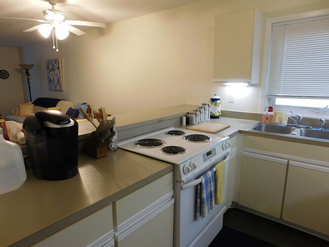 Building Photo - 1201 Harbourside Dr