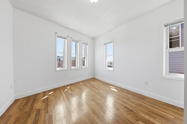 Building Photo - 176 Ferry St