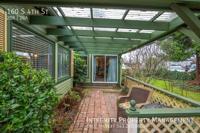 Building Photo - 160 S 4th St