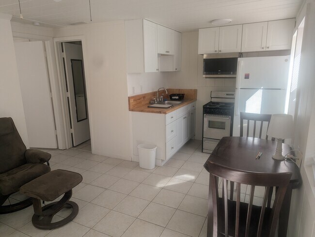 Building Photo - 1244 Woodlawn Ter