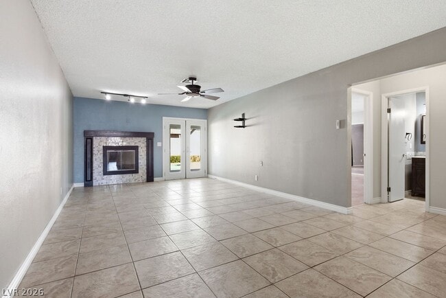 Building Photo - 4561 Paseo El Rio Dr