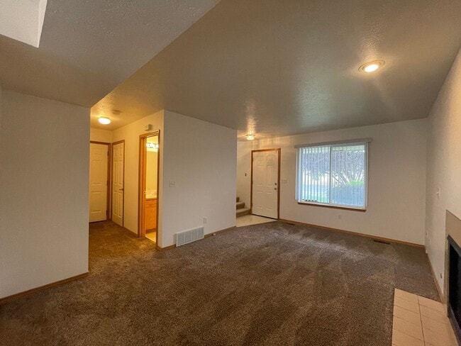 Building Photo - 3115 E 44th Ave