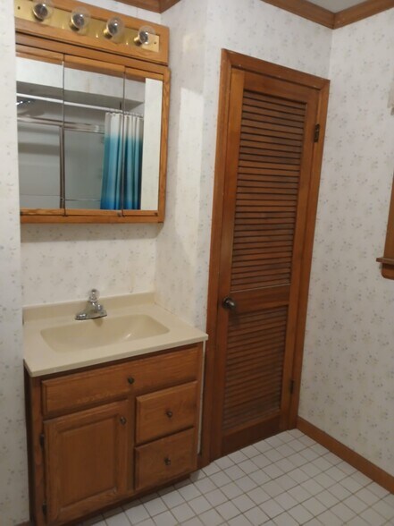 Building Photo - 315 Boyden St