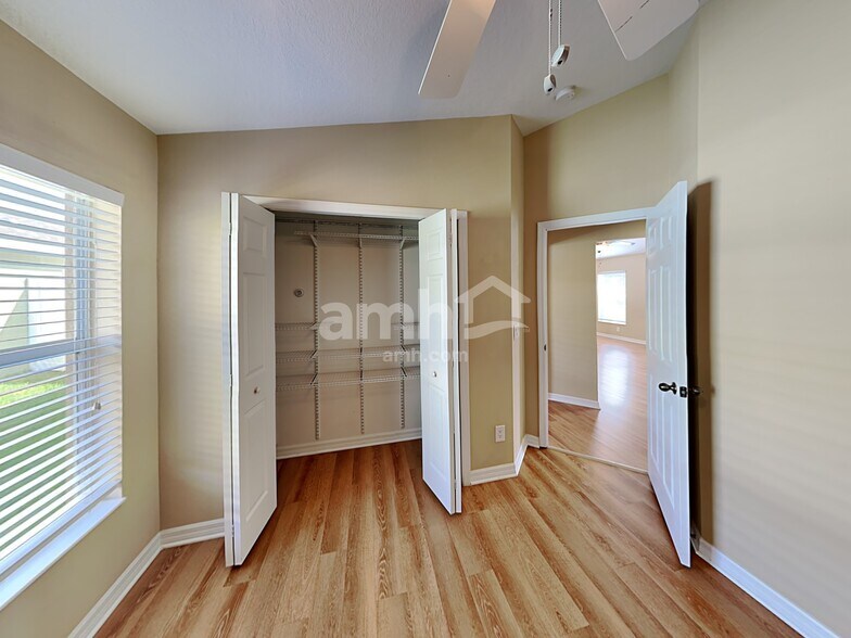 Building Photo - 7206 54th Ter E