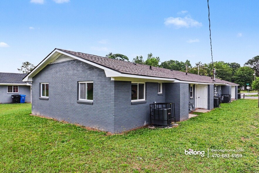 Building Photo - 3213 Lee St