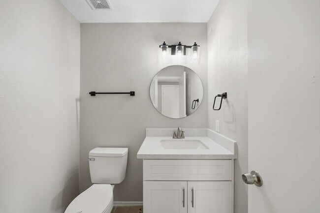 Building Photo - 21619 Knightsbrook Ln