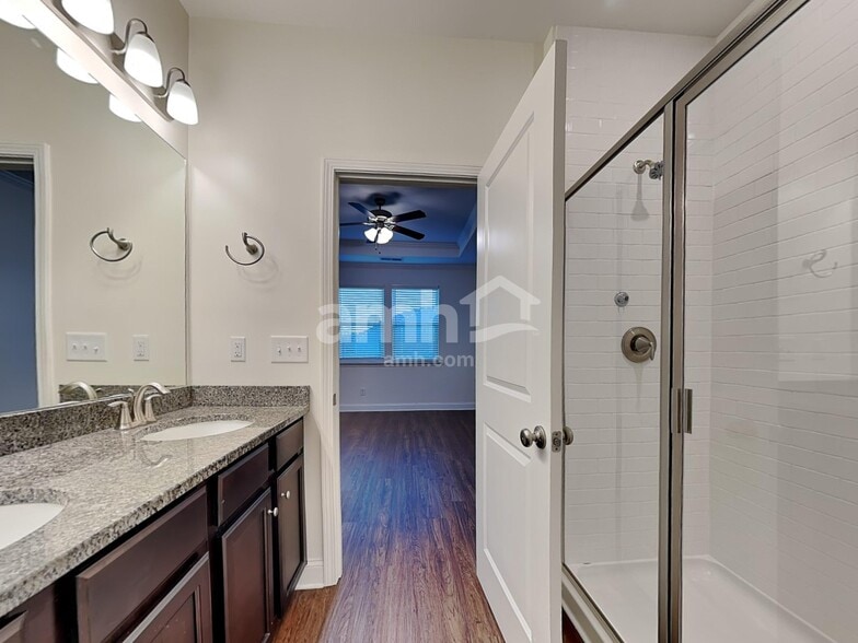 Building Photo - 231 Lake End Dr