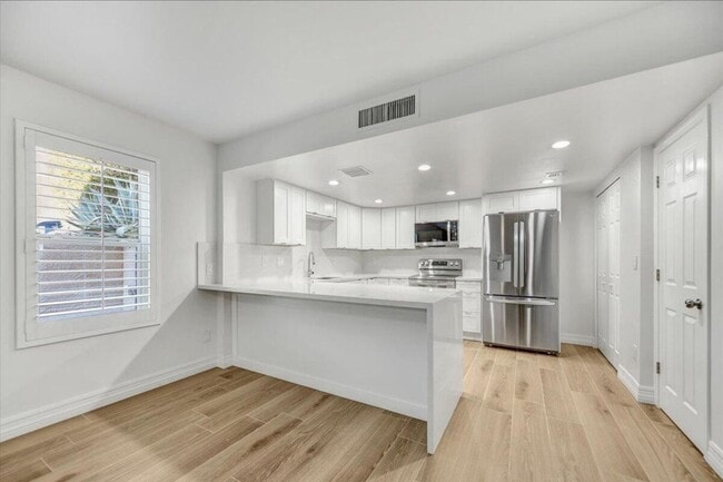 Building Photo - 12641 N Mimosa Dr