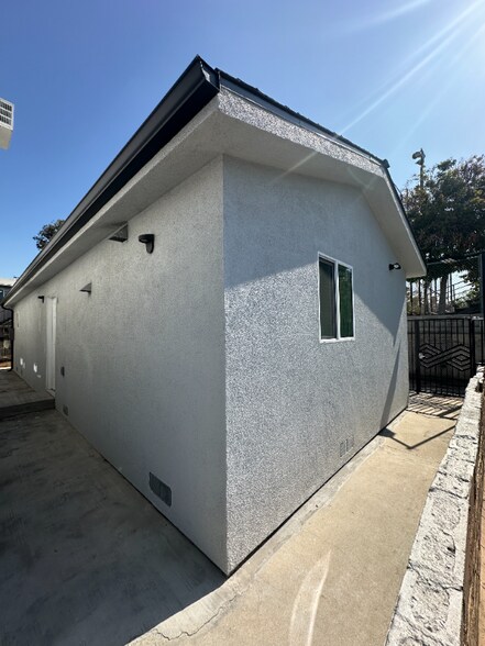 Building Photo - 2110 Gaviota Ave