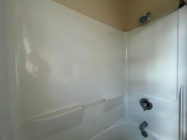 Building Photo - South Side Two Bedroom One Bath with Elect...