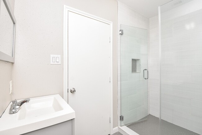 Building Photo - 3710 Dreyfus St