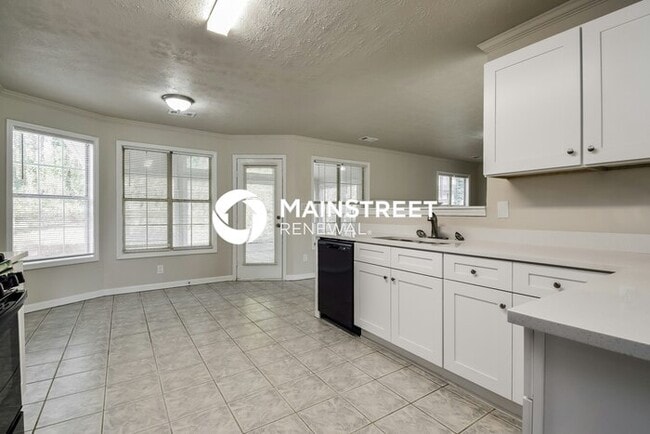 Building Photo - 4 Bedroom Pet-Friendly Home in Lawrencevil...