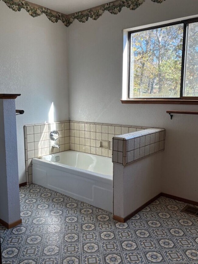 Building Photo - 4BD/3BA Home