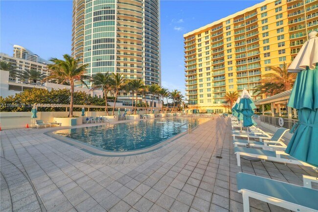 Building Photo - 2501 S Ocean Dr