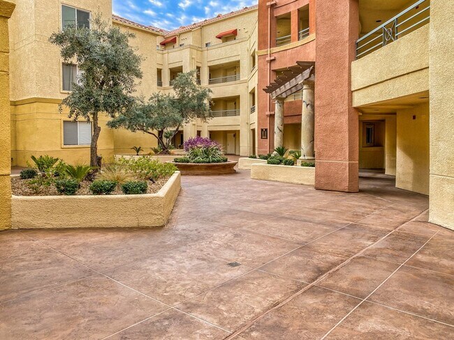 Building Photo - "Chic Las Vegas Condo Oasis: 1-Bedroom Gem with Granite Touch - 530 Sq Ft of Style!"