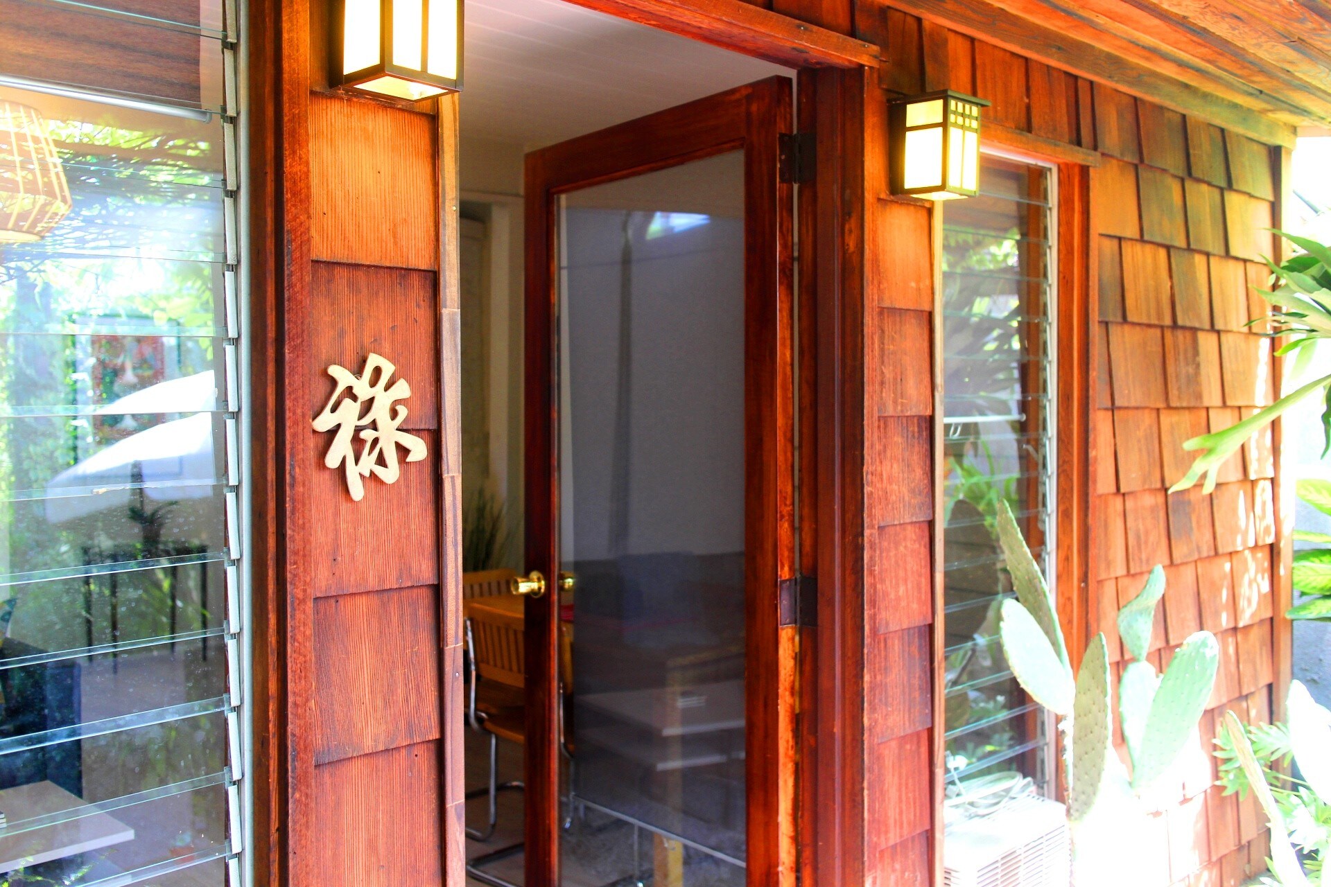 Building Photo - 2120 Hyperion Ave