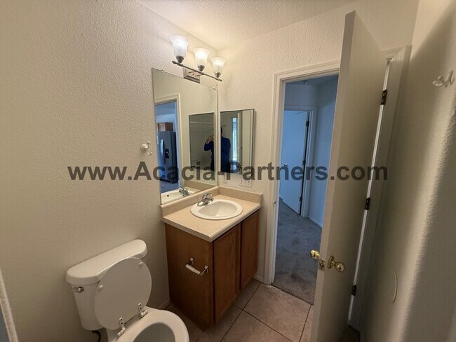 Building Photo - Three bedroom home in Mesquite Ranch