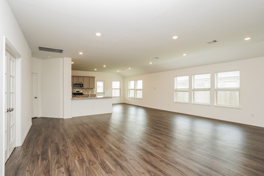 Building Photo - 310 Pickwick Gdns Ln