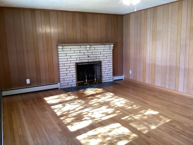 Building Photo - Roomy Rancher in Blue Ridge Summit