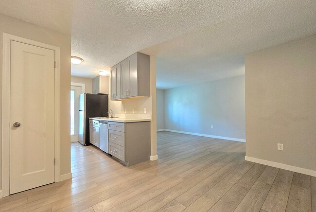Building Photo - 2 Bedroom Unit Available Now in Gold Bar