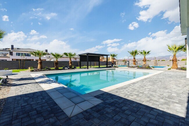 Building Photo - Gorgeous Custom Single Story with RV Garage