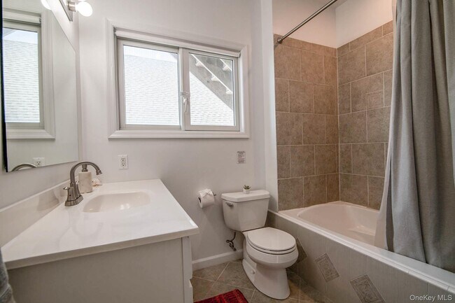 Building Photo - 675 Dune Rd