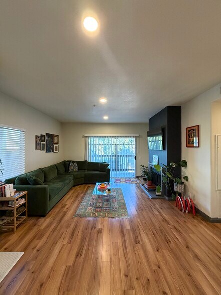 Building Photo - 2960 Champion Way