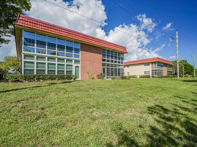 Building Photo - 110 Spring Lake Ct