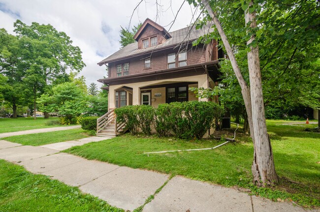 Building Photo - 1517 S University Ave