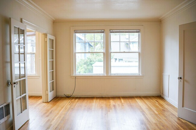 Building Photo - Ladd's Addition: Sunny Studio with Hardwoods + Lovely Architectural Appeal!