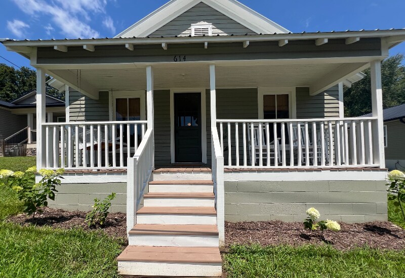 Building Photo - 614 W Holt St