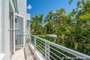 Building Photo - 302 NE 8th Ave