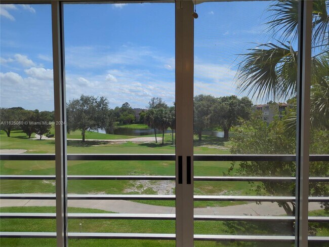 Building Photo - 1911 Sabal Palm Dr