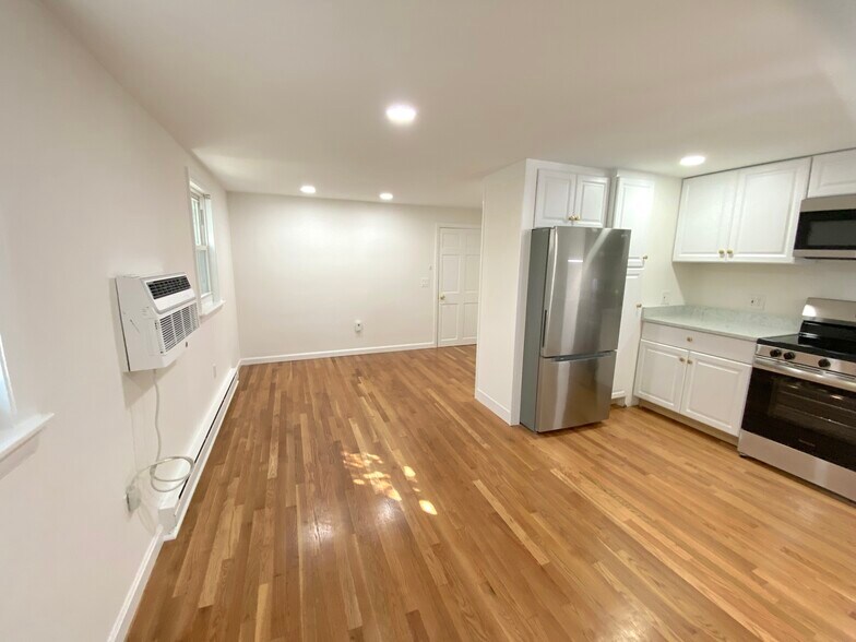 Building Photo - 197 W Wyoming Ave