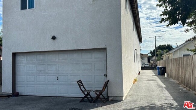 Building Photo - 1161 E 40th Pl