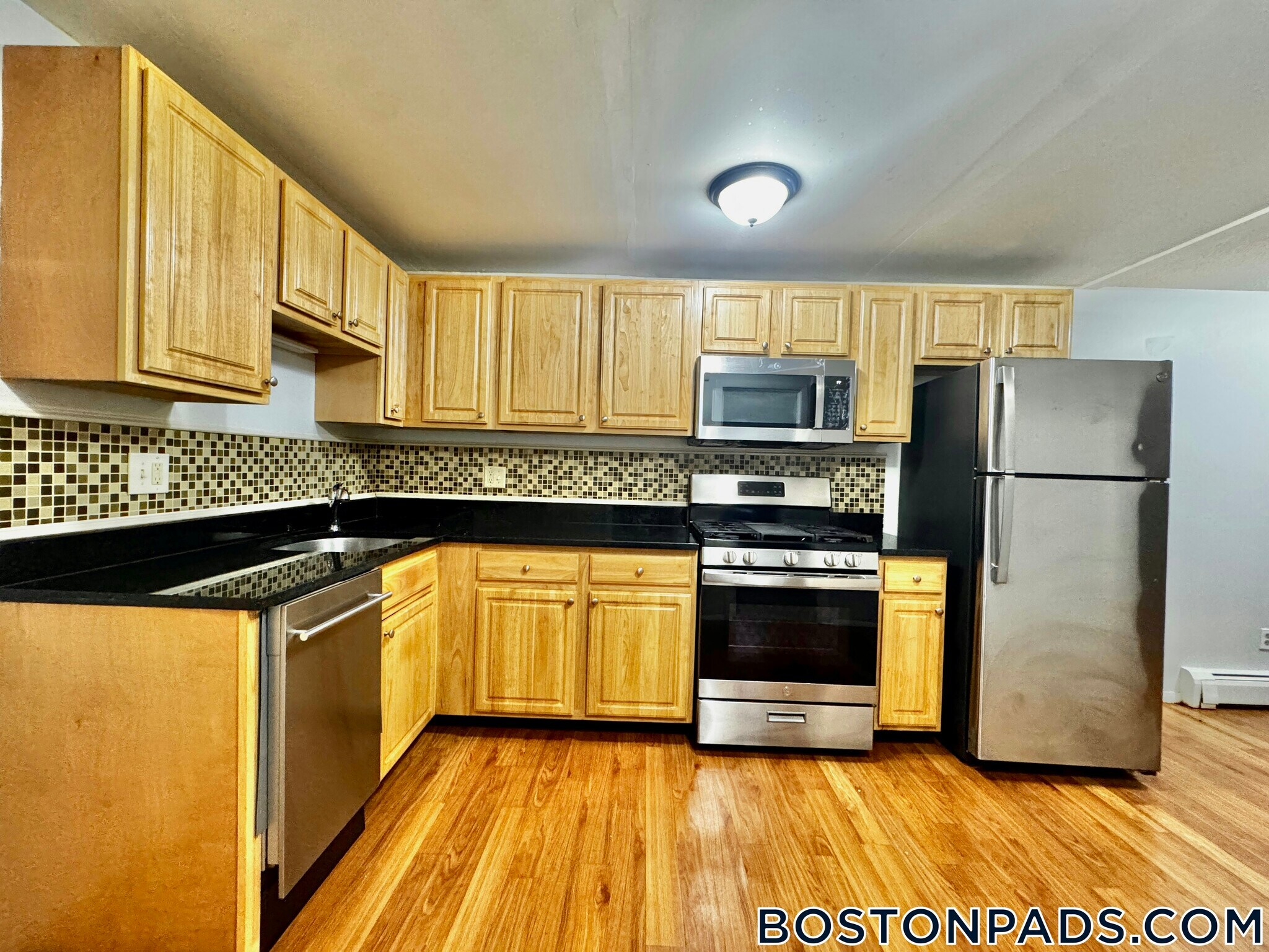 Building Photo - 715 N Main St