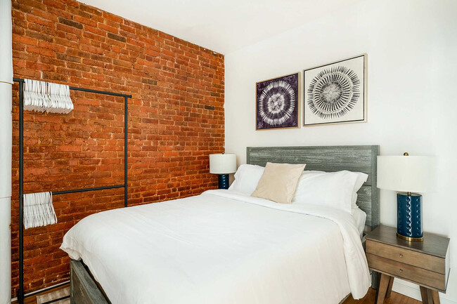 Building Photo - 454 W 47th St