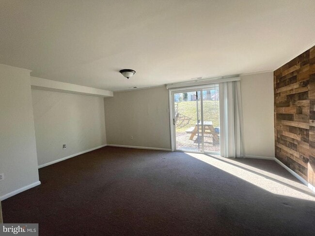 Building Photo - 3159 Spring House Ln