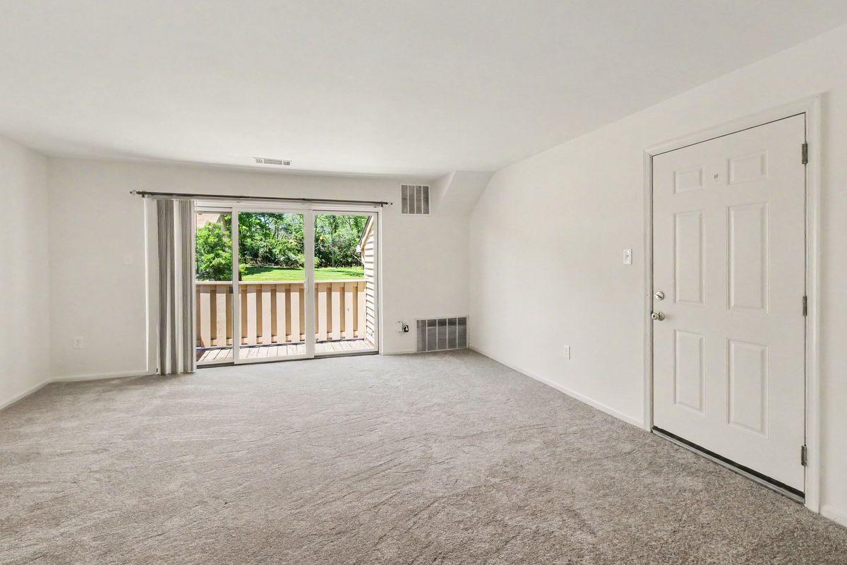 Building Photo - 902 Dogwood Ct